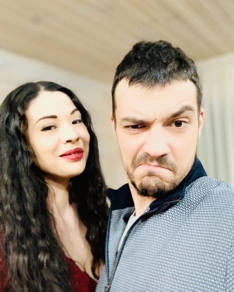 Экс-участница проекта Инна Воловичева и ее муж Иван отмечают «фаянсовую» свадьбу