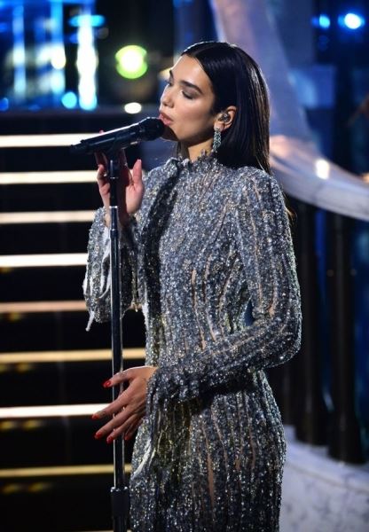 Икона стиля: Дуа Липа поразила безупречными нарядами на вечеринке "Оскара-2021" (ФОТО)