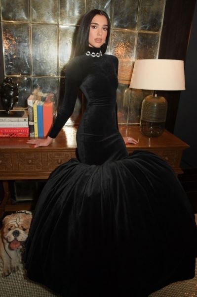 Икона стиля: Дуа Липа поразила безупречными нарядами на вечеринке "Оскара-2021" (ФОТО)