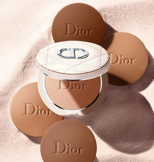 
<p>                        Dior Forever Natural Bronze Powder Summer 2021 новинка от диор, приуроченная к лету 2021</p>
<p>                    